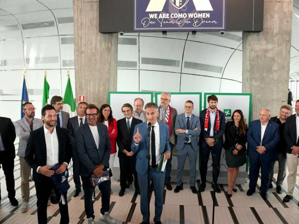 premiazioni in regione con presidente fermi calcio femminile como women promossa in a