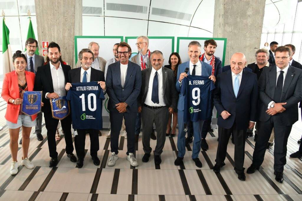 premiazioni in regione con presidente fermi calcio femminile como women promossa in a