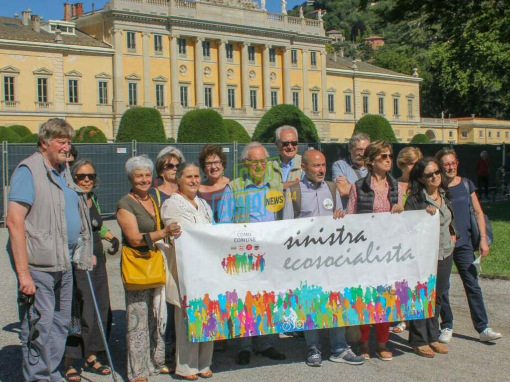 villa olmo protesta fuori parco como comune per cessione villa al magnate inglese