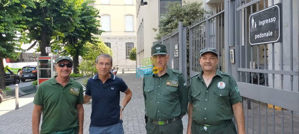 gev como per controlli rifiuti con assessore lombardi e pulizia strada aprica per resti rifiuti