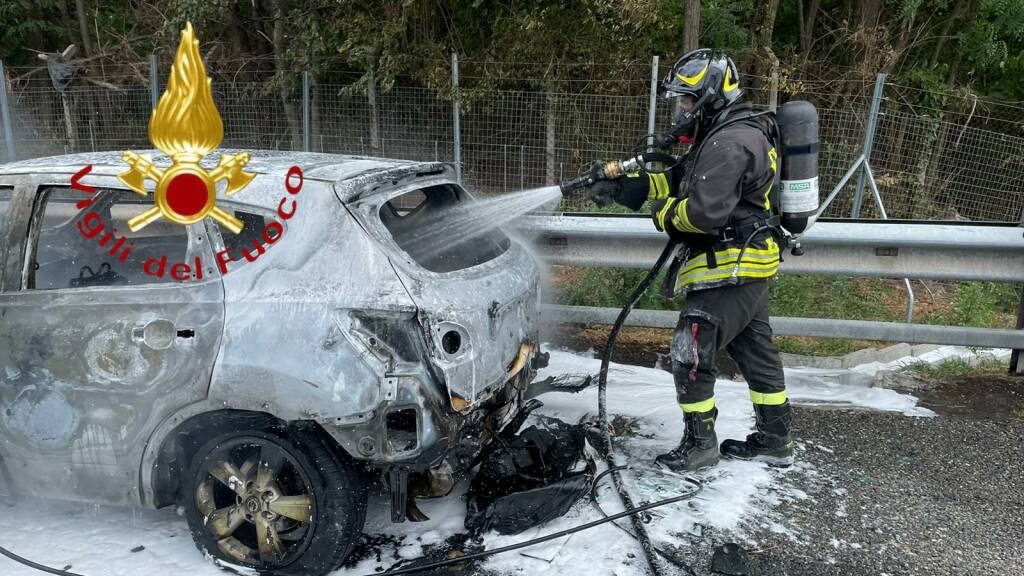 incidente a9 e auto in fiamme sempre su a9 questa mattina intervento pompieri