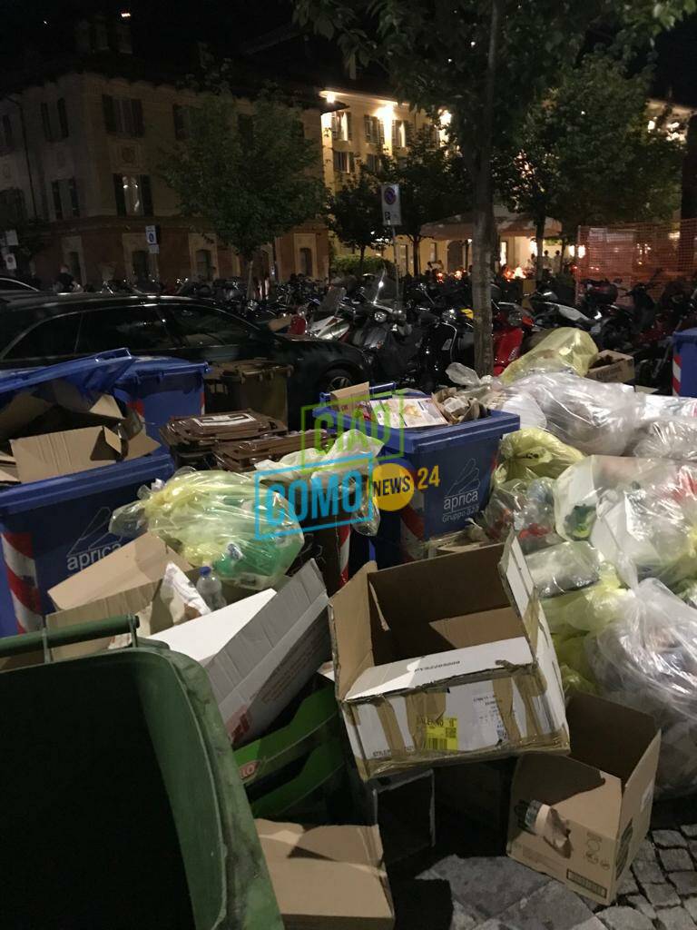 Reportage di CiaoComo il giovedì sera in centro città: troppi sacchi per strada in orari sbagliati
