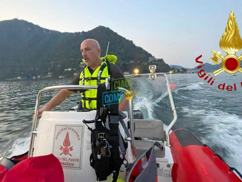 ricerche vigili del fuoco in centro lago dongo tutrista scomparso