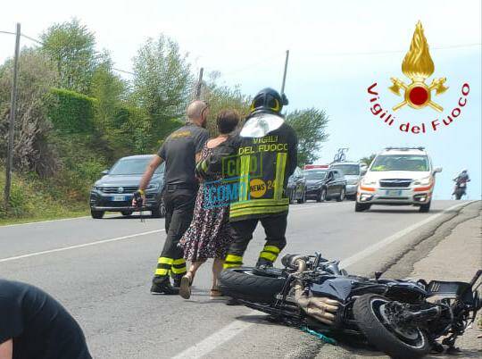 mariano comense moto colpisce uomo e cane che atrravaersano incidente mortale