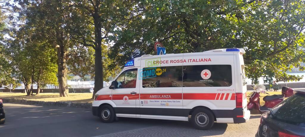 recupero turista straniero lido viale geno e soccorsi personale 118 ambulanza sub pompieri