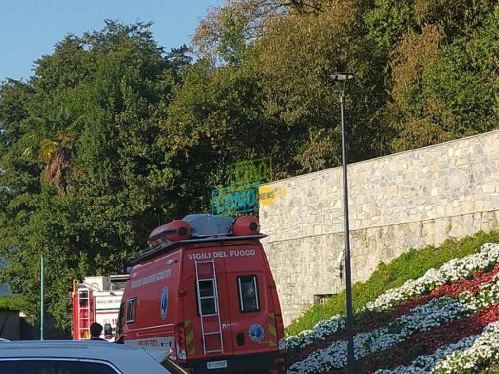 recupero turista straniero lido viale geno e soccorsi personale 118 ambulanza sub pompieri