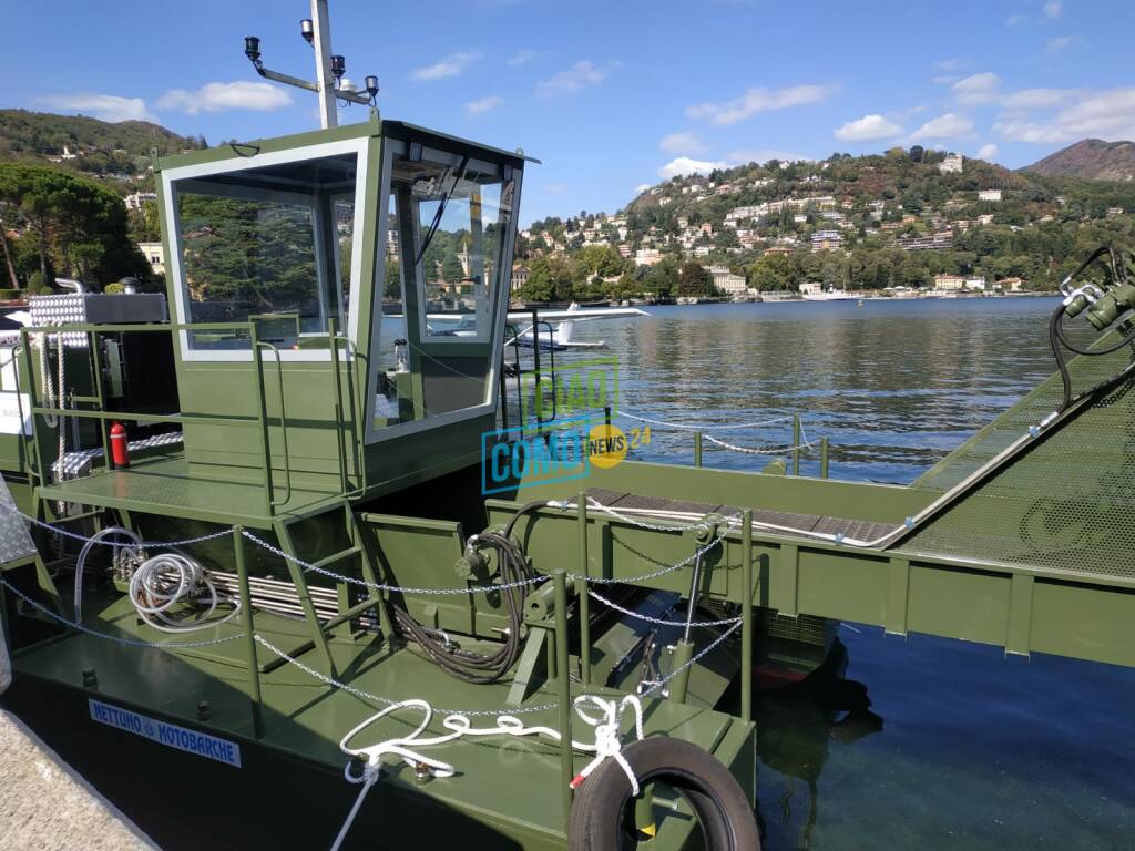 A como arrivati tre nuovi battelli spazzino per pulizia primo bacino del lago