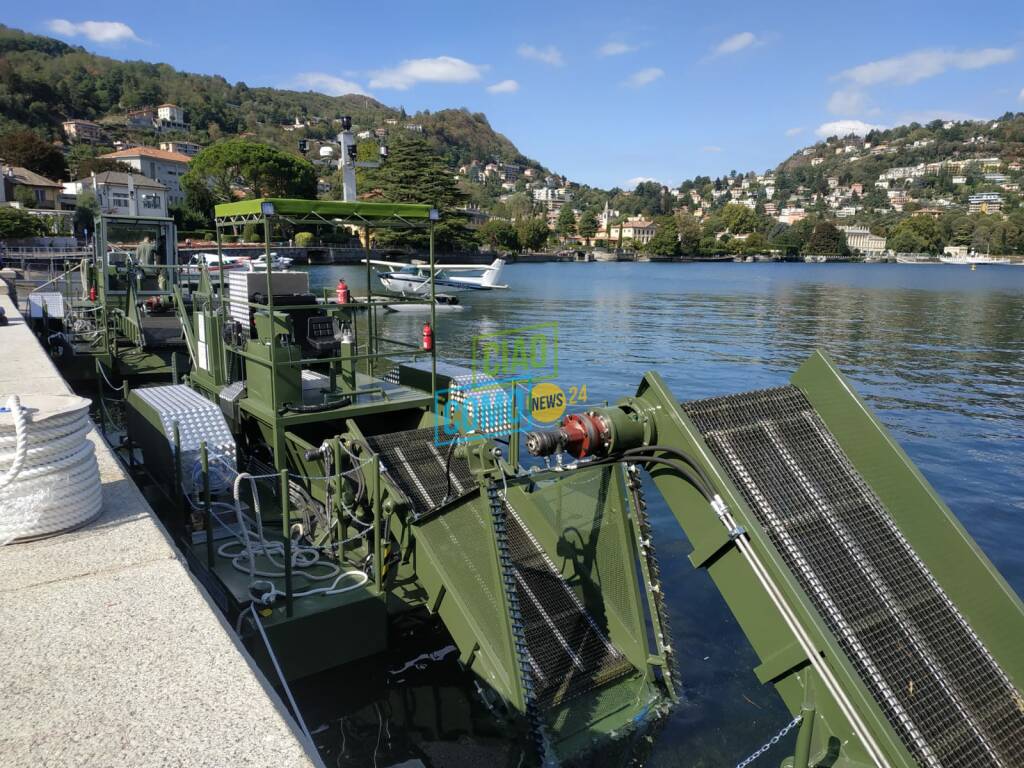 A como arrivati tre nuovi battelli spazzino per pulizia primo bacino del lago