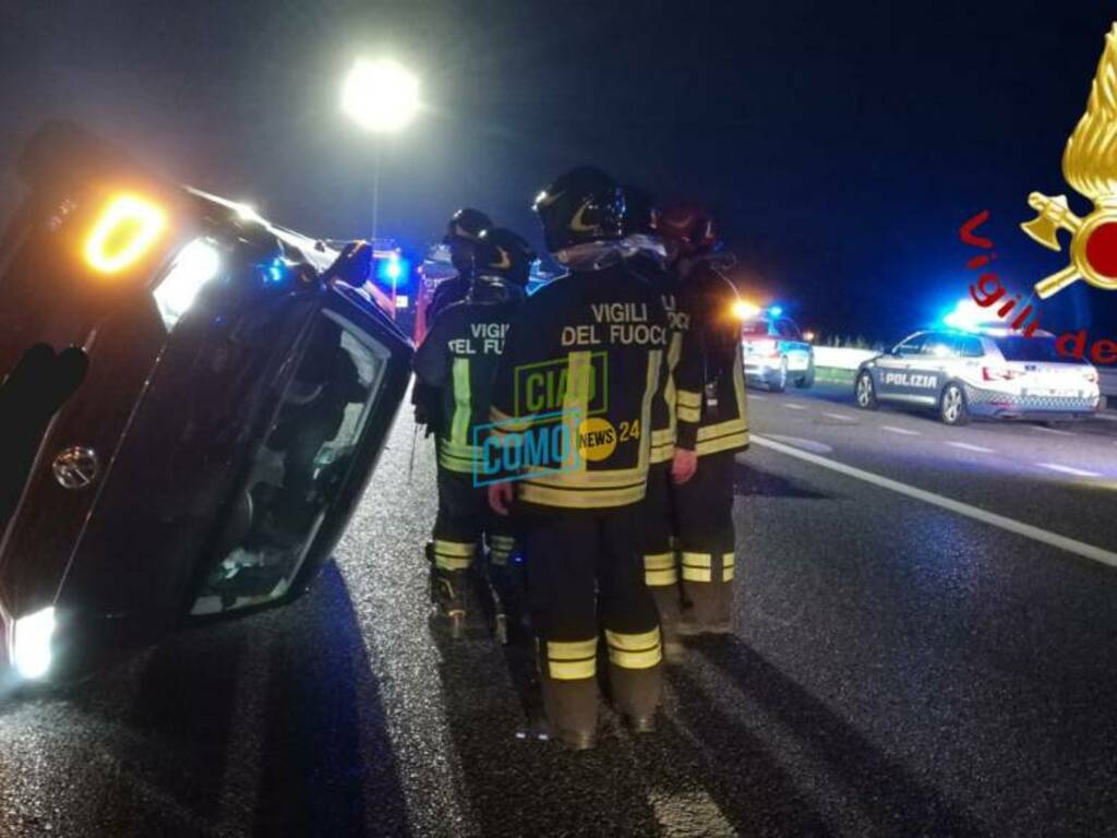 auto ribaltata a lomazzo autostrada dei laghi a9 intervento pompieri