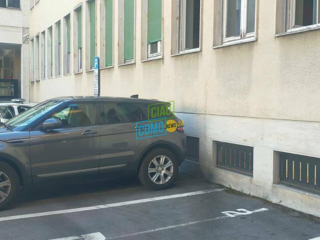 cortile comune di como spazio per sosta cittadini per fare pratiche in comune