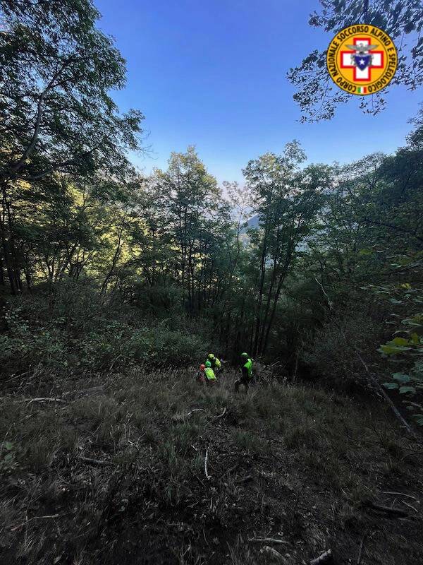 Soccorso Alpino per uomo scivolato nel bosco sopra Erba