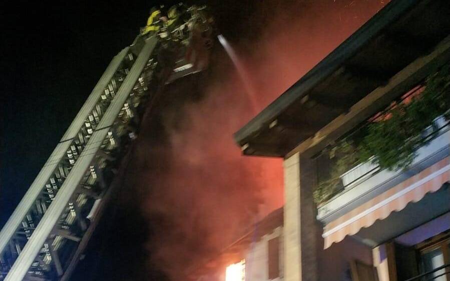 incendio tetto Villa Guardia