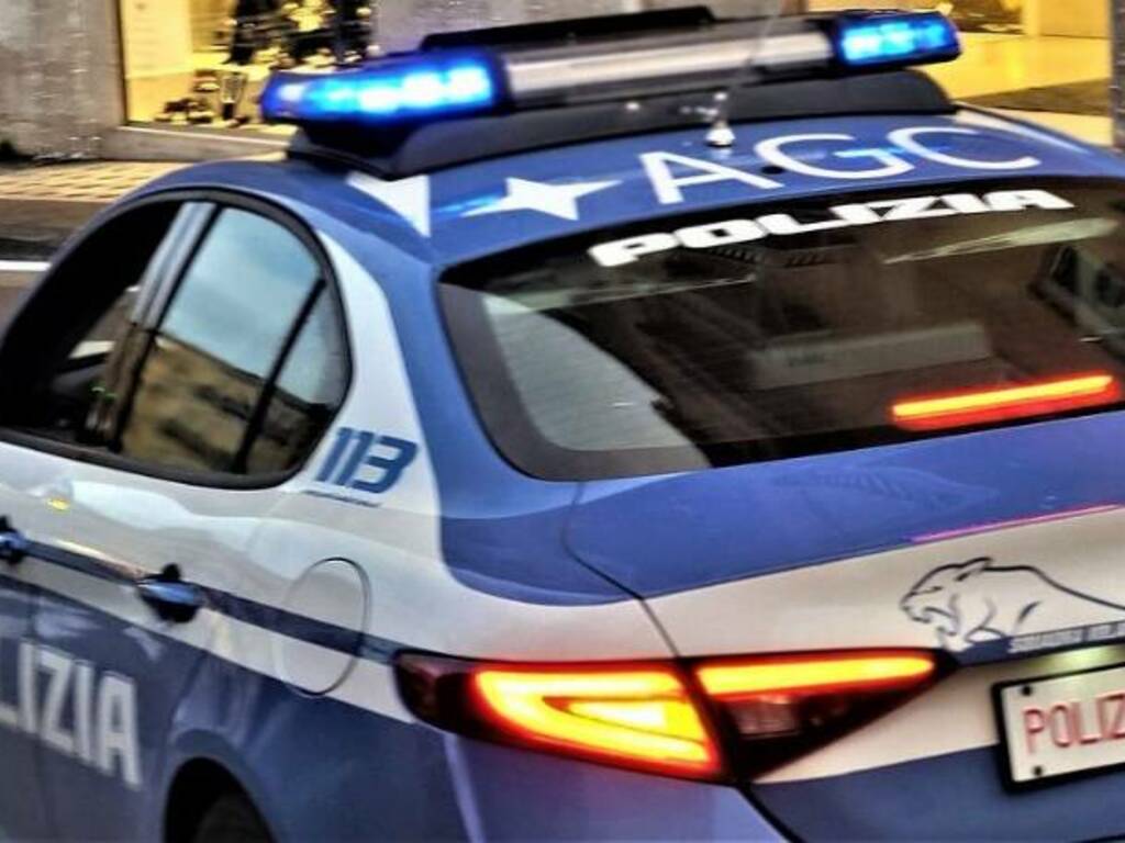 Polizia arresto furto alcolici Esselunga