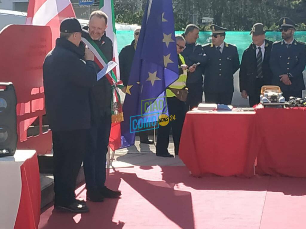 cerimonia a sagnino per ricordare fondatore trenini rivarossi autorità e fanfare bersaglieri