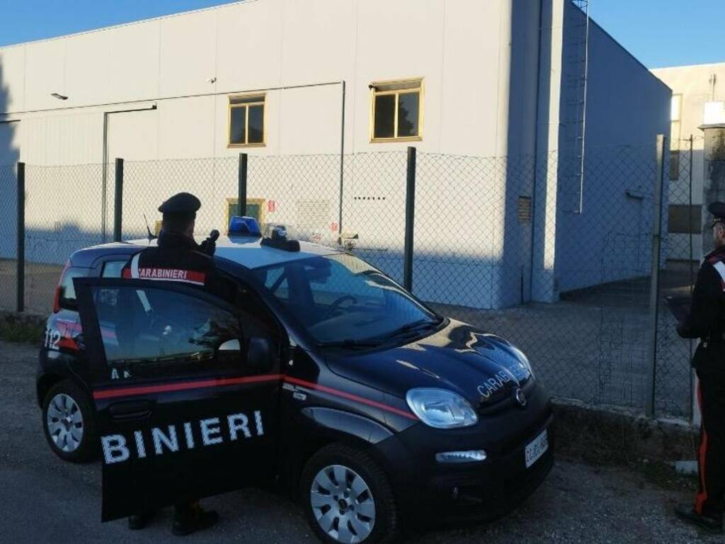 intervento carabinieri Turate e Rovello Porro (capannone in cui è avvenuto il furto di cavi)