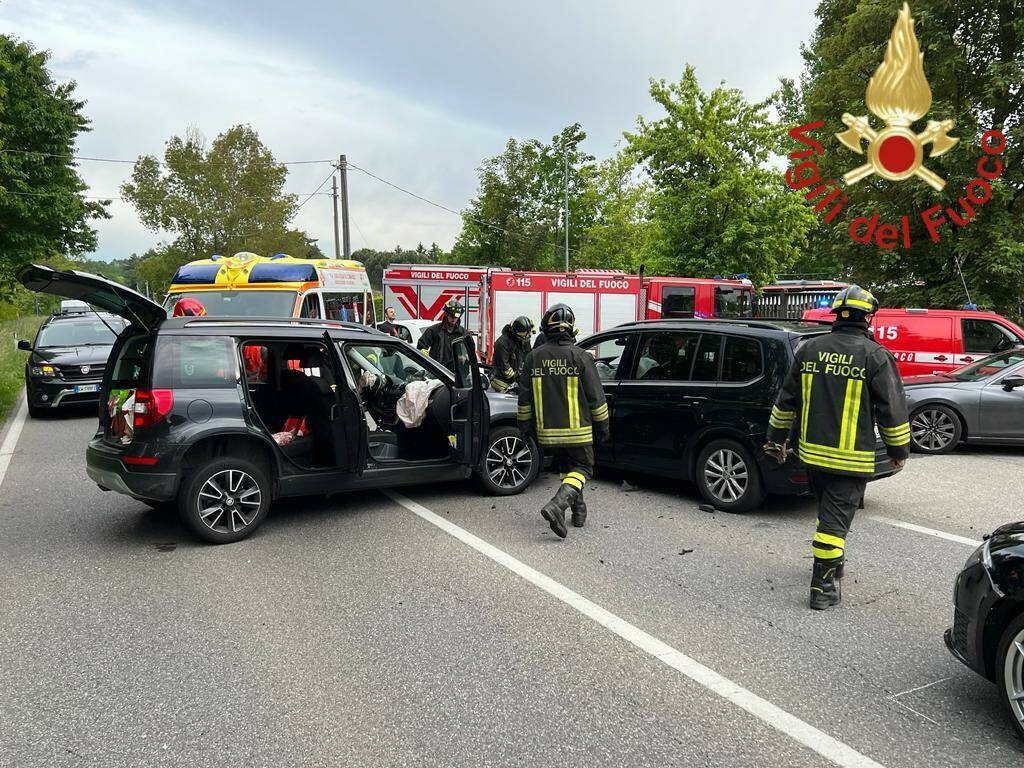 incidente lomazzo bizzarone olgiate comasco intervento vigili del fuoco e personale 118