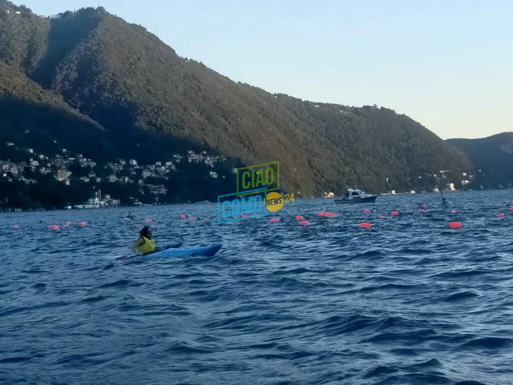 La traversata del lago di Como: da Torno a Moltrasio, la carica dei 500 nuotatori