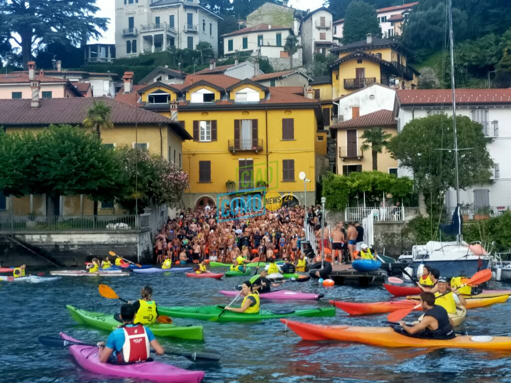 La traversata del lago di Como: da Torno a Moltrasio, la carica dei 500 nuotatori
