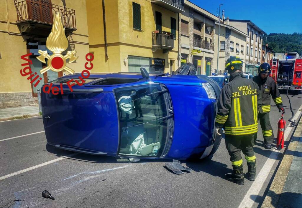 incidenti oggi strade del comasco: albate auto ribaltata, asso fuoti strada e schianto a cantù