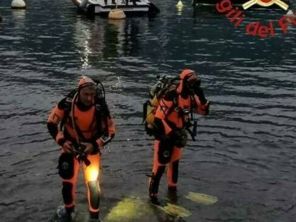 sommozzatori vigili del fuoco lago generica per soccorso