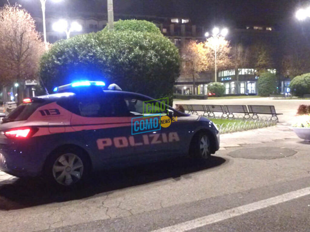 polizia di como notte auto piazza cavour generica per interventi