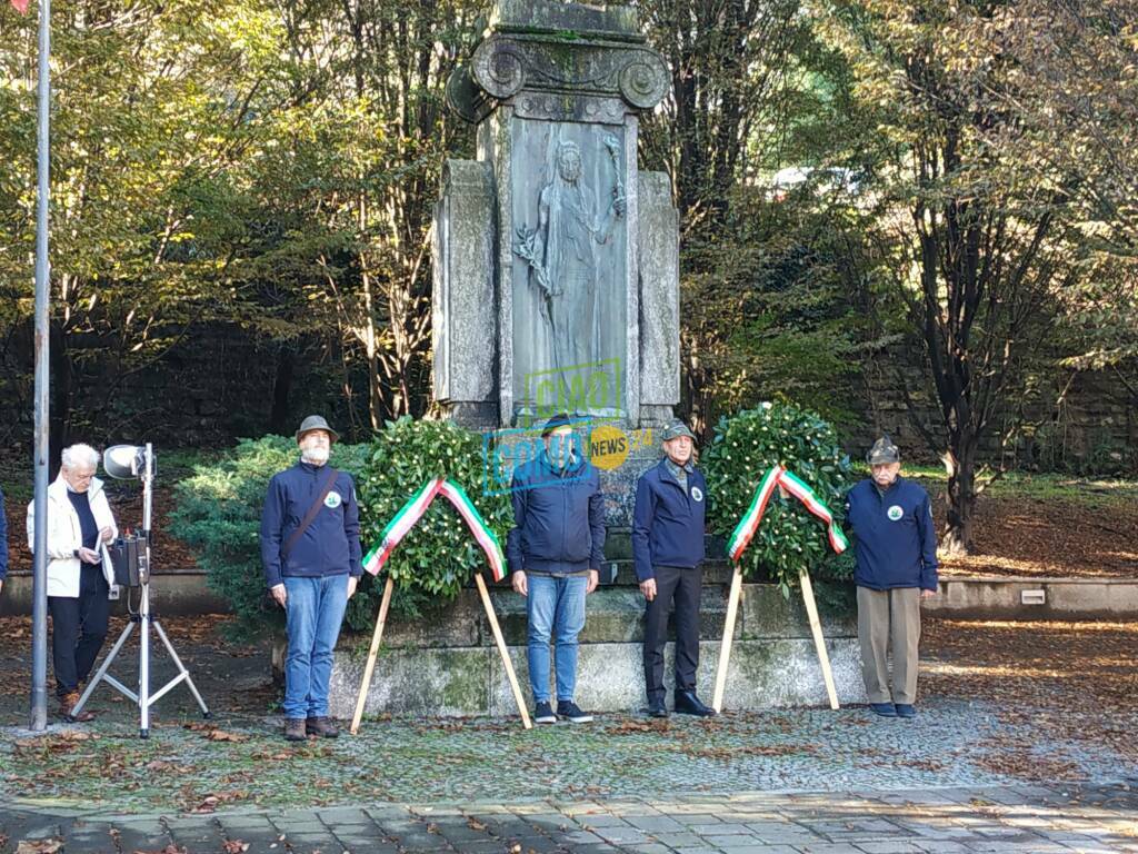 cerimonia 4 novembre a monte olimpino con sindaco ed alpini