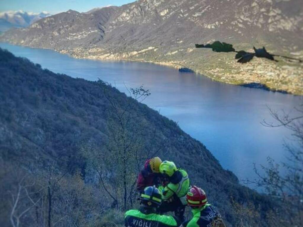soccorso con elicottero vigili del fuoco escursionisti in difficoltà conca di crezzo montagna