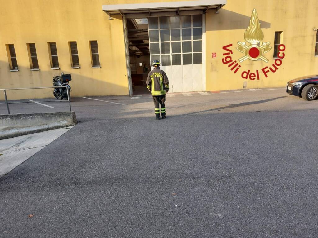 infortunio sul lavoro a novedrate esterno ditta carabinieri e vigili del fuoco