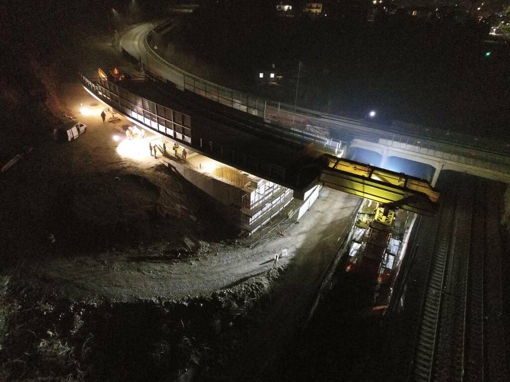 avanzamento notturno lavori ponte di cantù asnago immagini dal drone