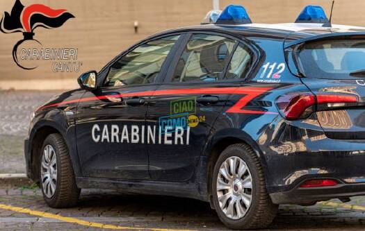 carabinieri allontanano uomo di 54 anni dalla casa di carbonate per maltrattamenti in famiglia