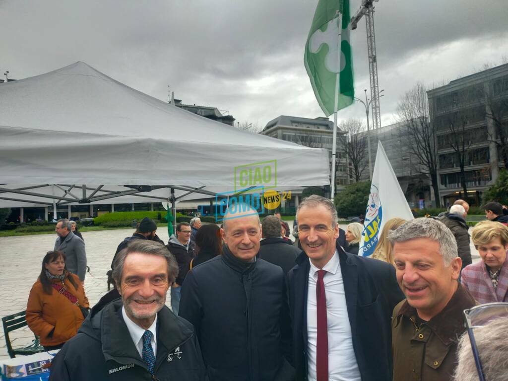 Inaugurazione tratto lungolago di Como davanti a piazza Cavour con autorità