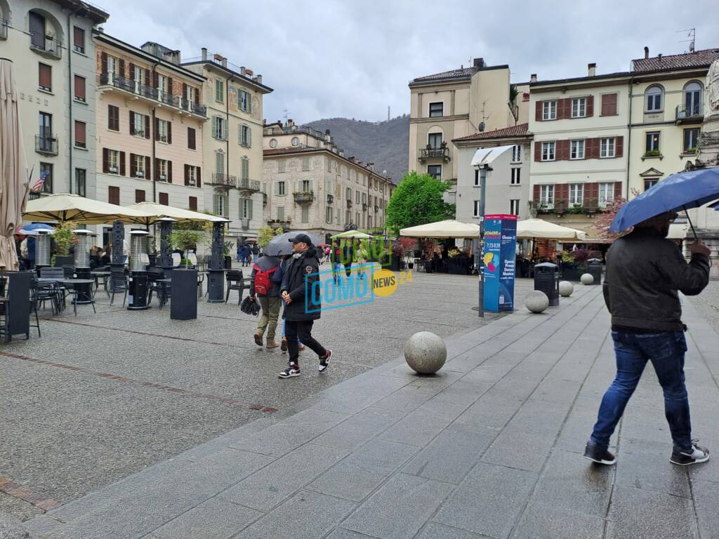 La Pasqua con pioggia e freddo di Como: turisti si, ma non il pienone degli anni scorsi